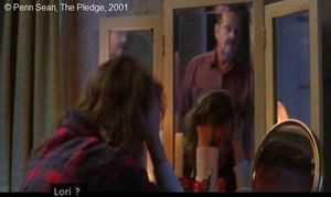  The Pledge  de Sean Penn.  Photogramme - 38.  1h 24’ 16’’.  La coiffeuse de la chambre de Lori avec son jeu de triple miroir est révélateur.