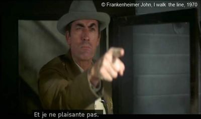   I walk  the line  de Frankenheimer John.   Photogramme 59. Le shérif qui hurle en pointant son doigt vers le père McCain.