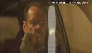 The Pledge  de Sean Penn.  Photogramme – 66.   04’ 24’’.  La première apparition de la cigarette dans le film.