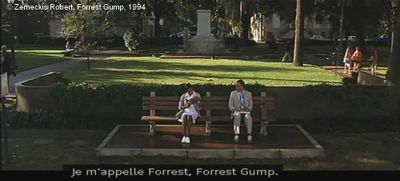 Forrest Gump de Robert Zemeckis. Photogramme banc 4 : Forrest engage la conversation avec la nurse : « Bonjour. Je m'appelle Forrest, Forrest Gump. »