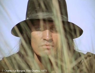   Charley-Le-Borgne  de Don Chaffey.     Photogramme 16.  Gros plan du visage de l'Indien, le regard perdu dans le vide.