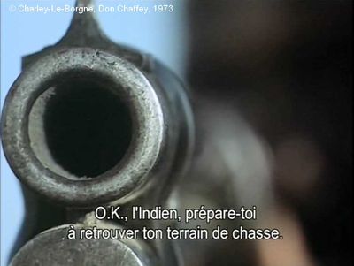   Charley-Le-Borgne  de Don Chaffey.     Photogramme 66.  Gros plan du bout du canon du fusil pointé vers l'Indien.