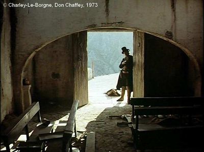   Charley-Le-Borgne  de Don Chaffey.     Photogramme 89. L'arrivée du chasseur de primes.