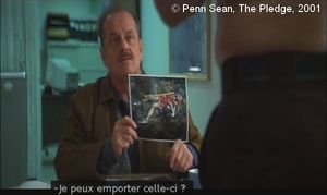  The Pledge  de Sean Penn.  Photogramme – 61.  0h 43’ 20’’.  La photo de Luane Rotz que Jerry va dérober.
