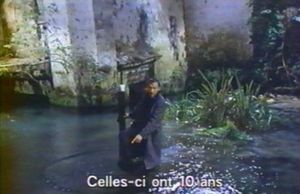 Photogramme - Poteau: Nostalghia, Plan 87c. Le Poète saoul au milieu de l'église inondée, près d'un petit poteau.
