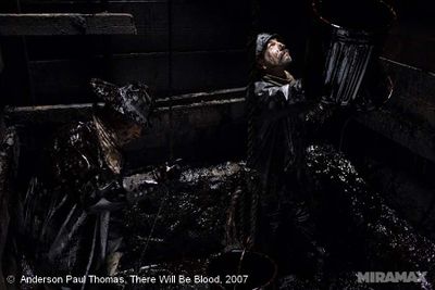   There Will Be Blood de Anderson Paul Thomas.   Photogramme Puits. Joe Ghunda, à droite, peu de temps avant de mourir.